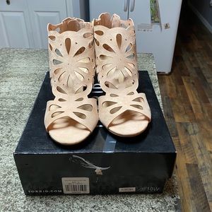 NIB Torrid Floral Cutout Wedges